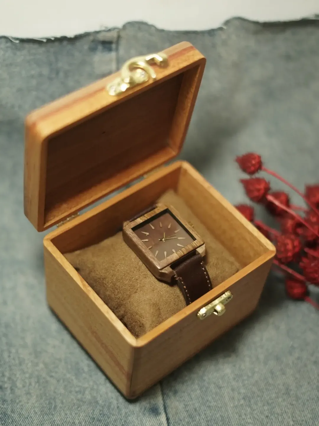 ساعت مچی چوبی مربع مردانه و زنانه