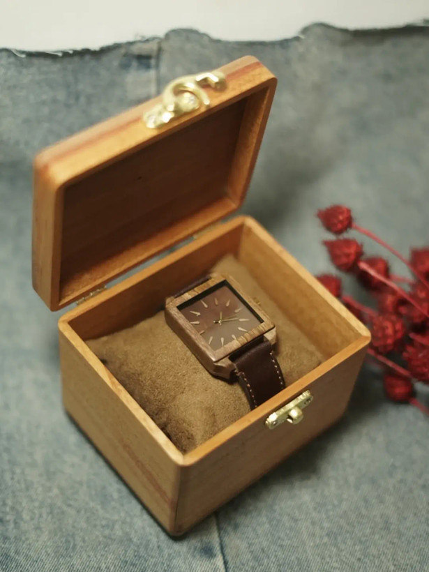ساعت مچی چوبی مربع مردانه و زنانه