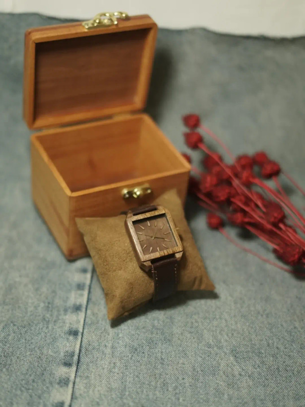 ساعت مچی چوبی مربع مردانه و زنانه